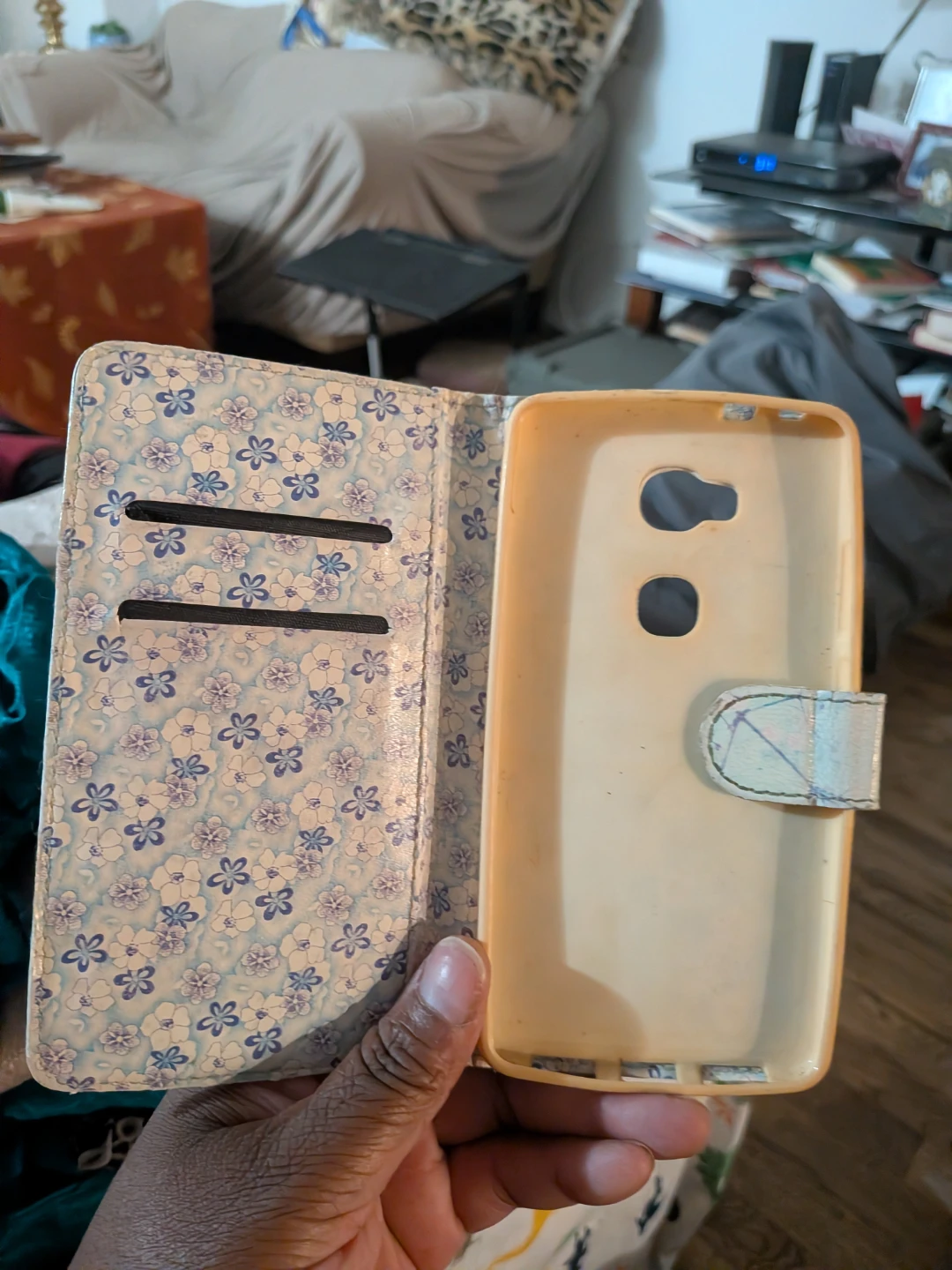 Floral Flip Phone Case - photo 3