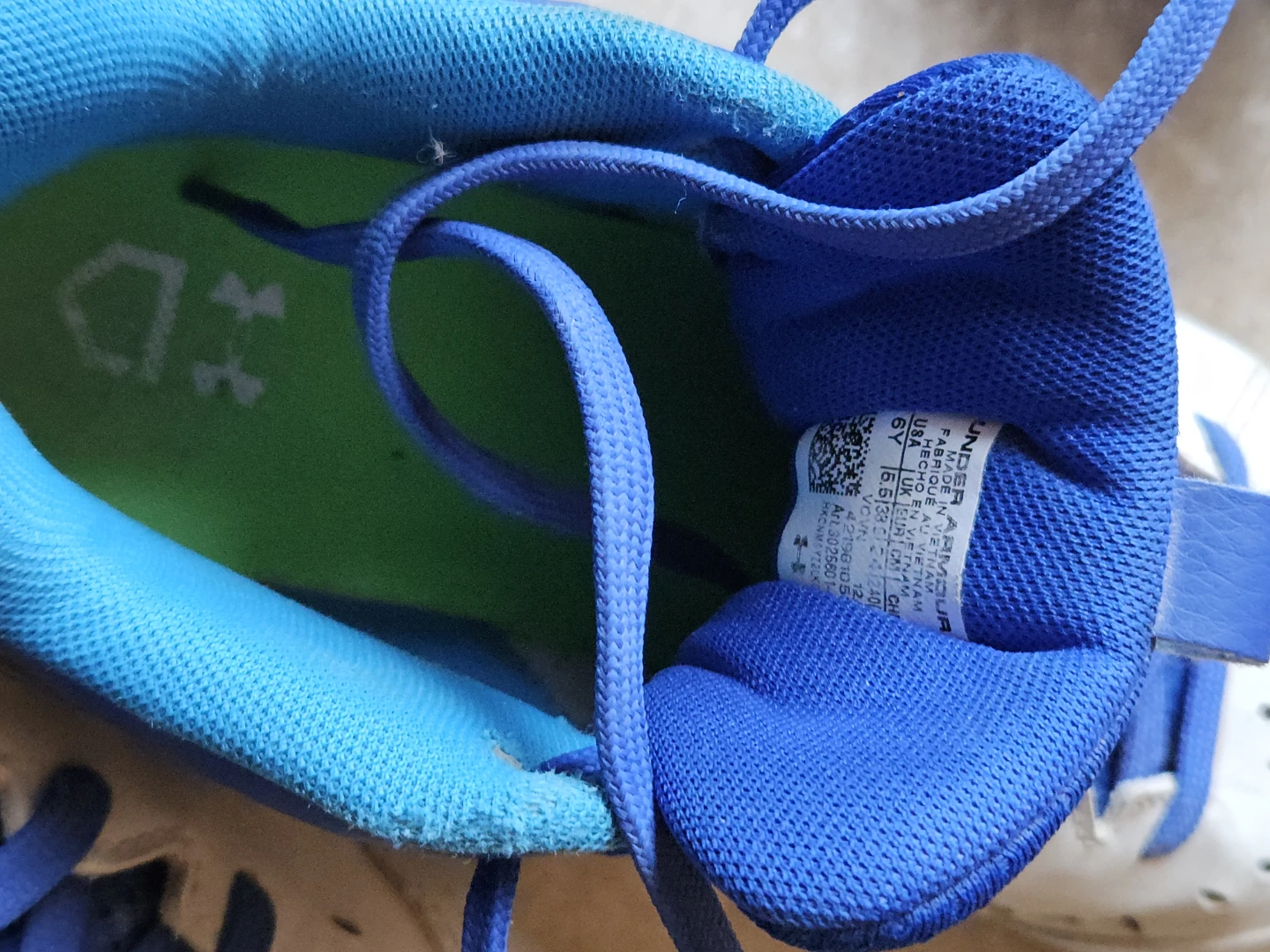 Size 6 Youth Under Armour Baseball Cleats - photo 2