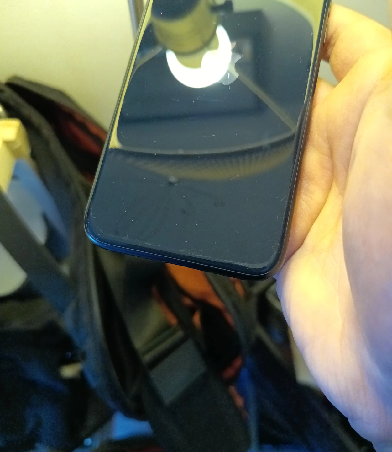 iPhone SE 3rd Gen (128GB) with Spigen Case and Screen protector - photo 4