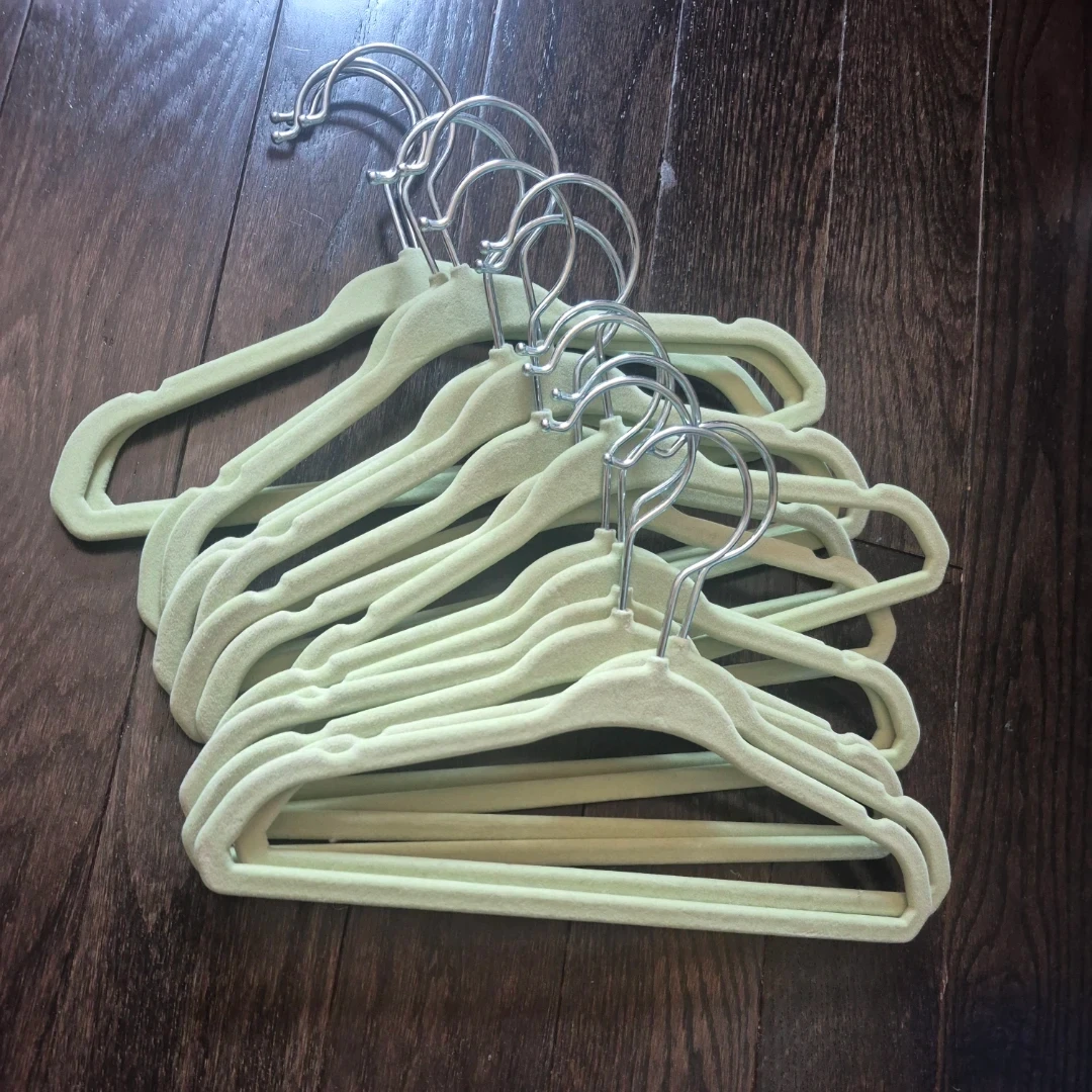 18 Velvet Children's Clothes Hangers