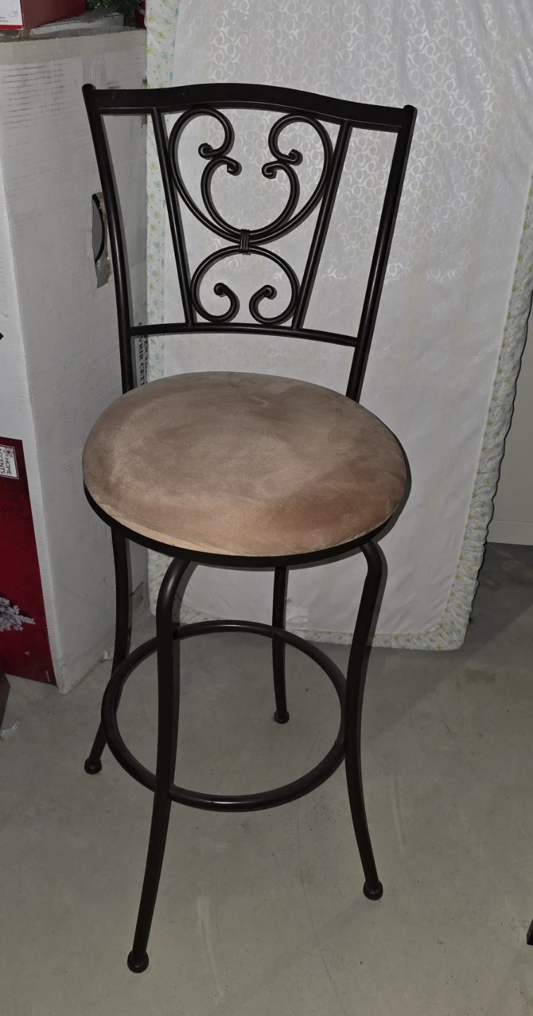 Swivel Bar Stool with Padded Seat