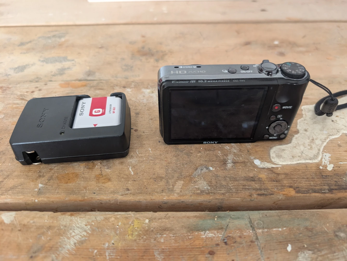 Sony Cyber-shot DSC-HX5 Digital Camera with Charger