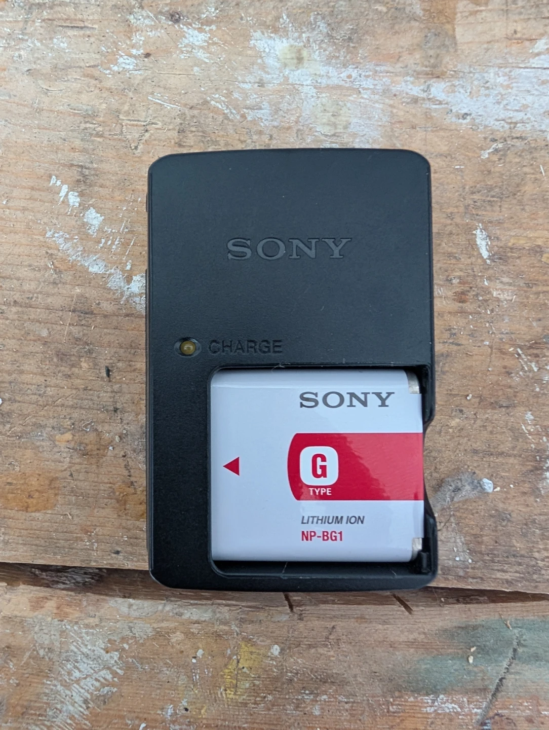 Sony Cyber-shot DSC-HX5 Digital Camera with Charger - photo 2