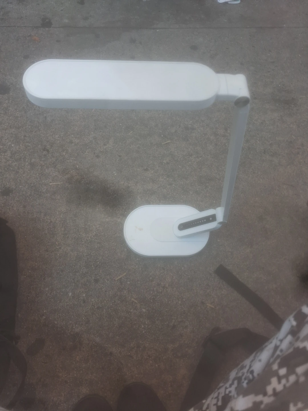 White LED Desk Lamp with Adjustable Brightness - photo 4