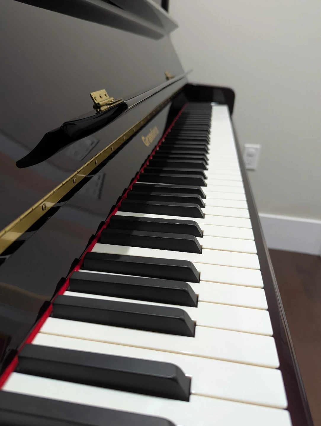 Upright piano made in Germany + free piano bench