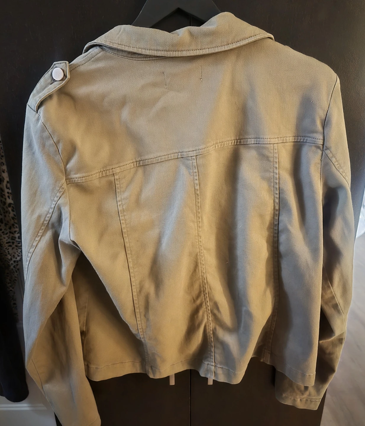 Green Jacket – Size Large – Like New - photo 3