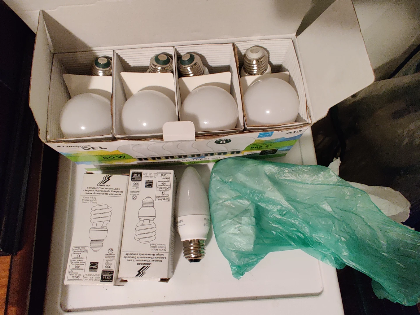 Luminus DEL 8 x 60W Light Bulbs & 2 Compact Fluorescent Lamps