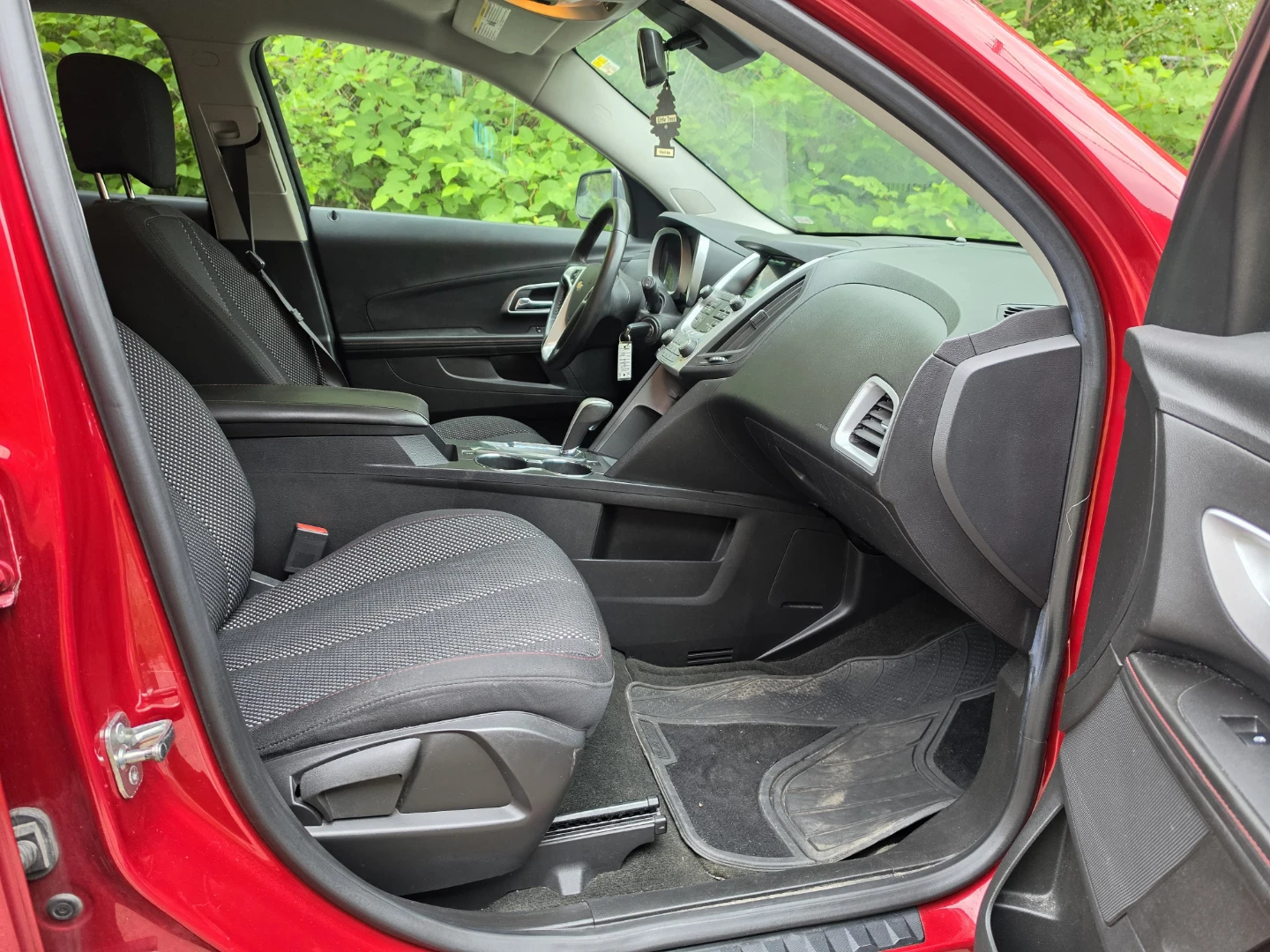 Red Chevrolet Equinox SUV - photo 5