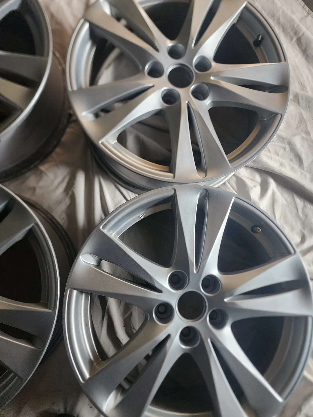 Original 18in Hunday rims.