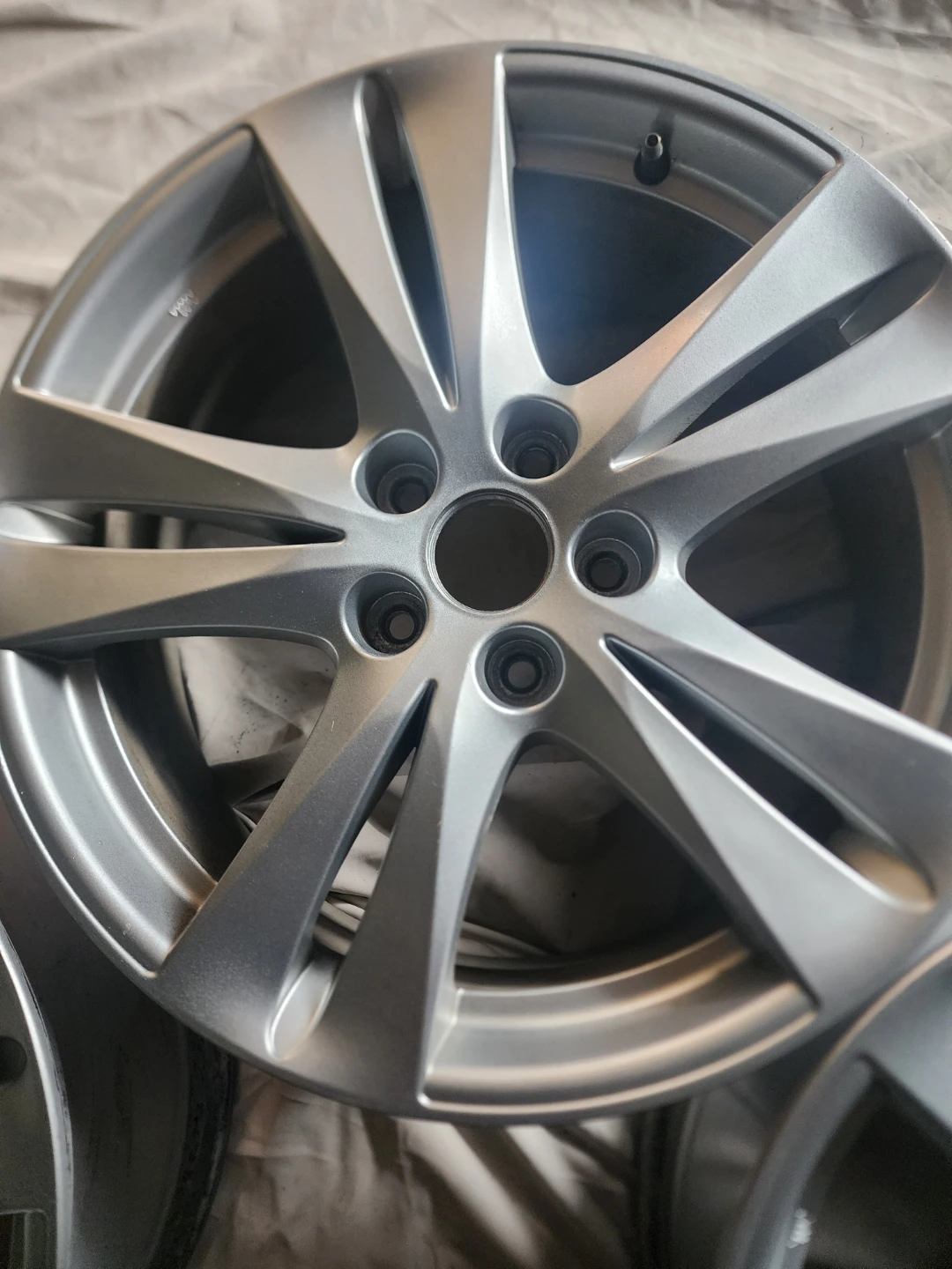 Original 18in Hunday rims. - photo 3