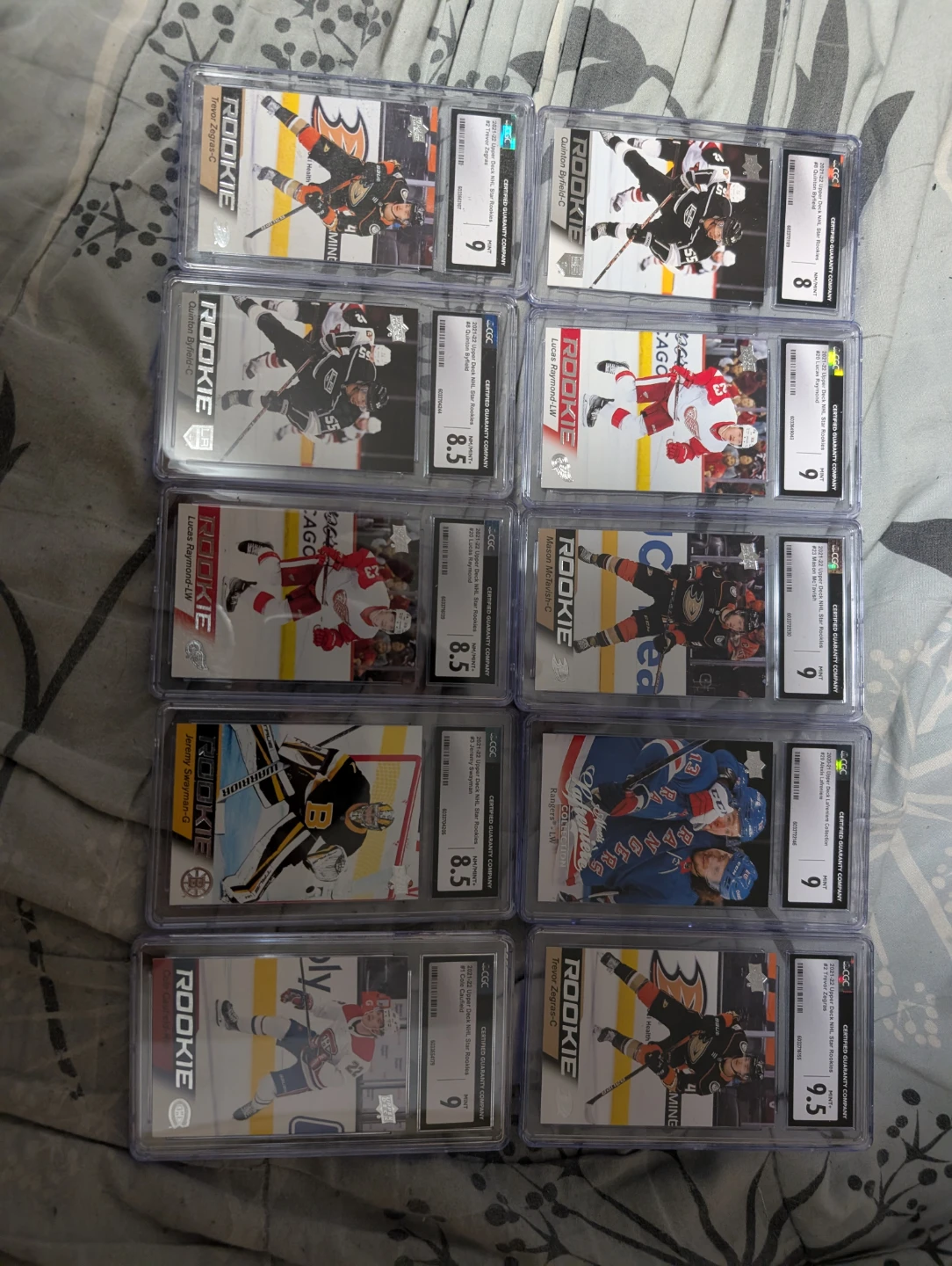 Lot of 10 Graded Rookie Hockey Cards - photo 2