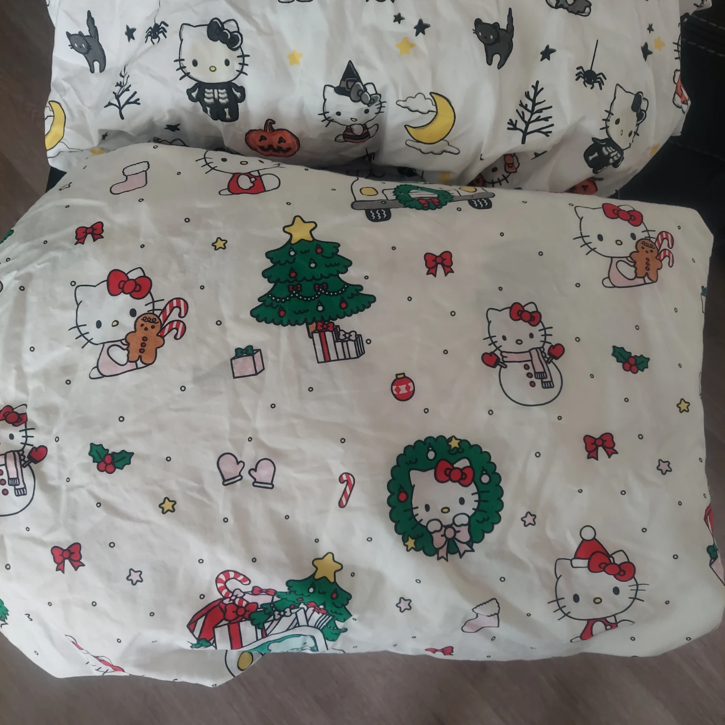 2 queen size hello kitty bed sheets no pillow cases $30 each - photo 3