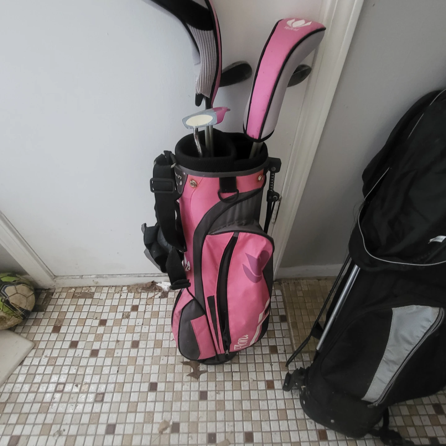 Pink Kids Golf Club Set with Bag - photo 2