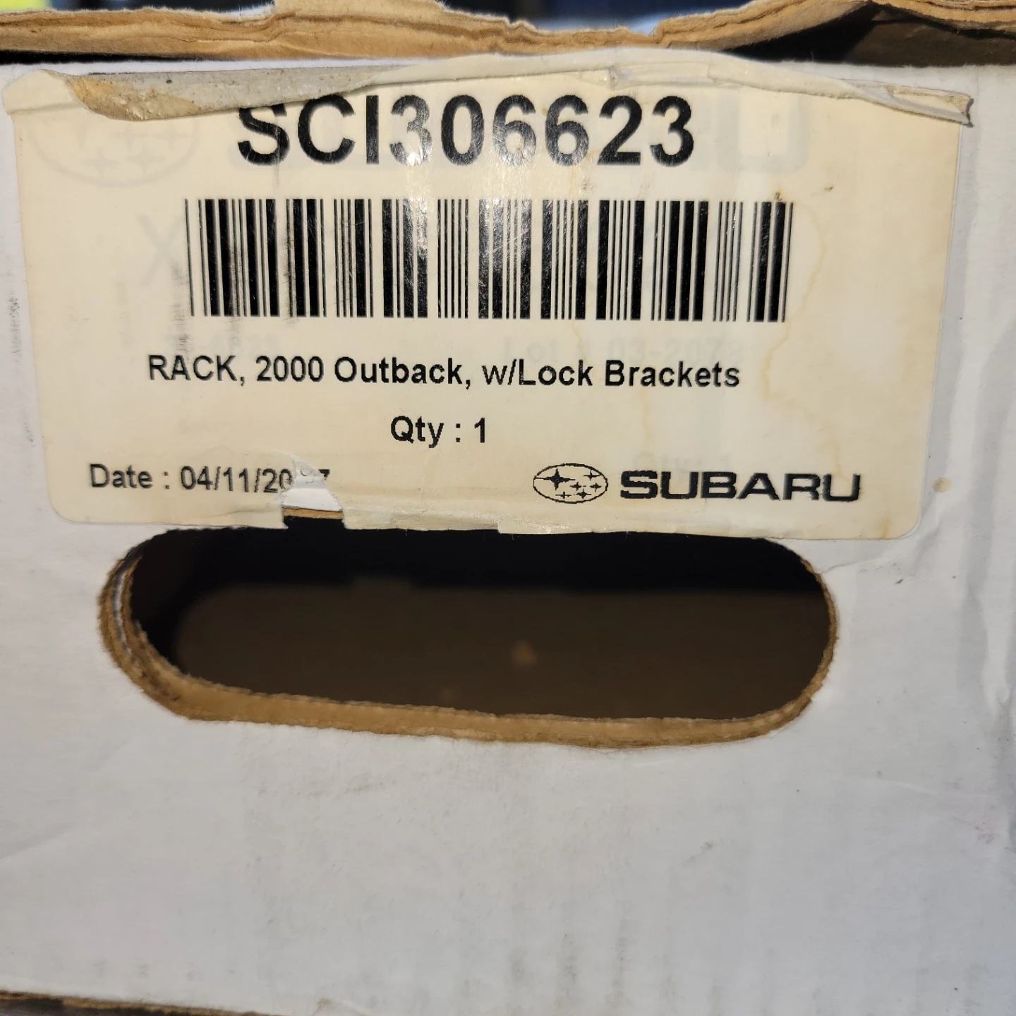 Subaru Outback Roof Rack with Lock Brackets brand new - photo 2