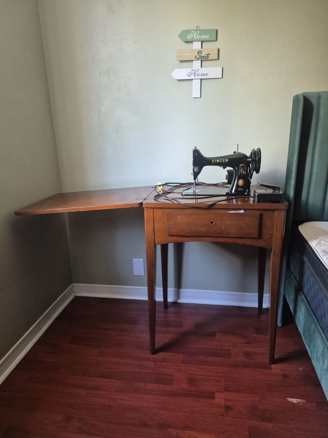 Vintage Singer Sewing Machine with Wooden Cabinet