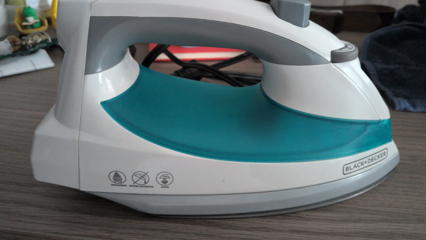 Black+Decker Light 'n Easy Steam Iron