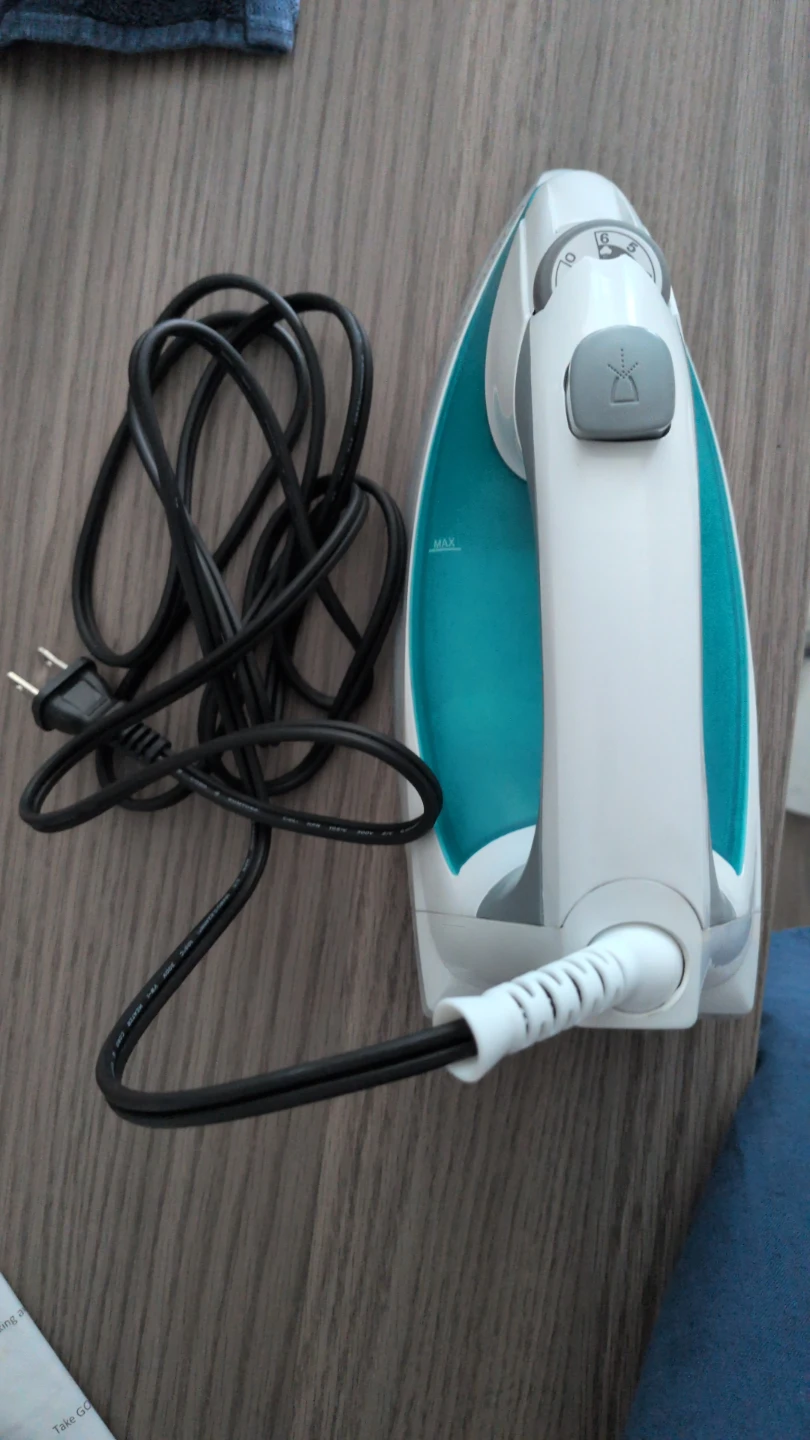 Black+Decker Light 'n Easy Steam Iron - photo 2