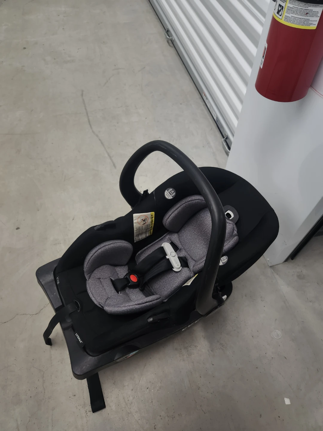 Evenflo LiteMax Infant Car Seat + base - photo 2
