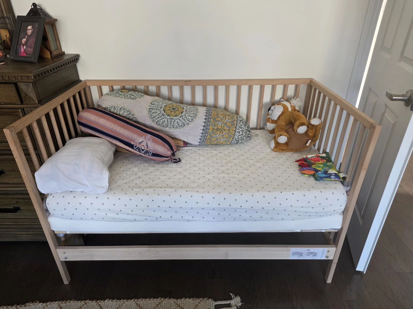 Wooden Baby Crib with 2 Mattresses