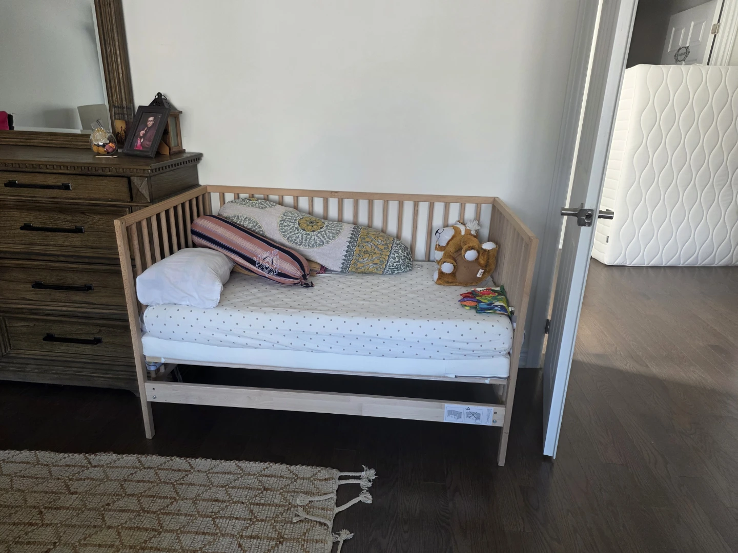 Wooden Baby Crib with 2 Mattresses - photo 2