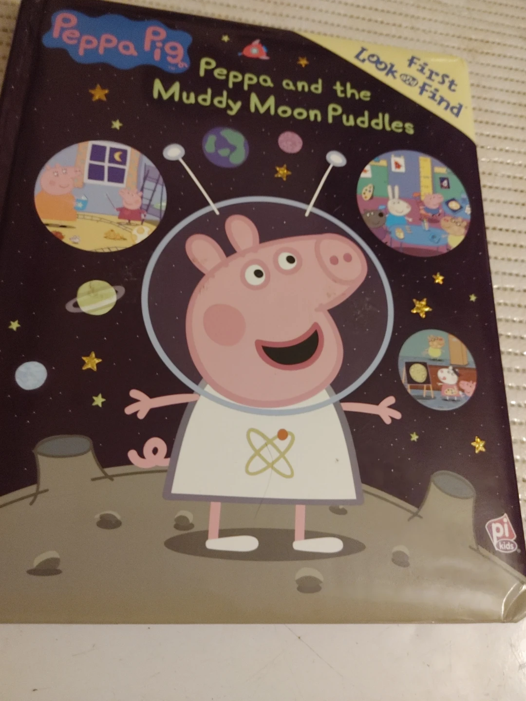 Peppa Pig and the Muddy Moon Puddles Look and Find Book