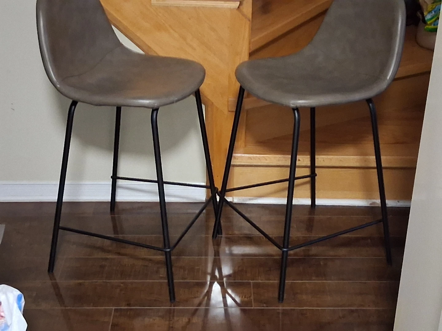 Elegant Grey Faux Leather Bar Stools - photo 4