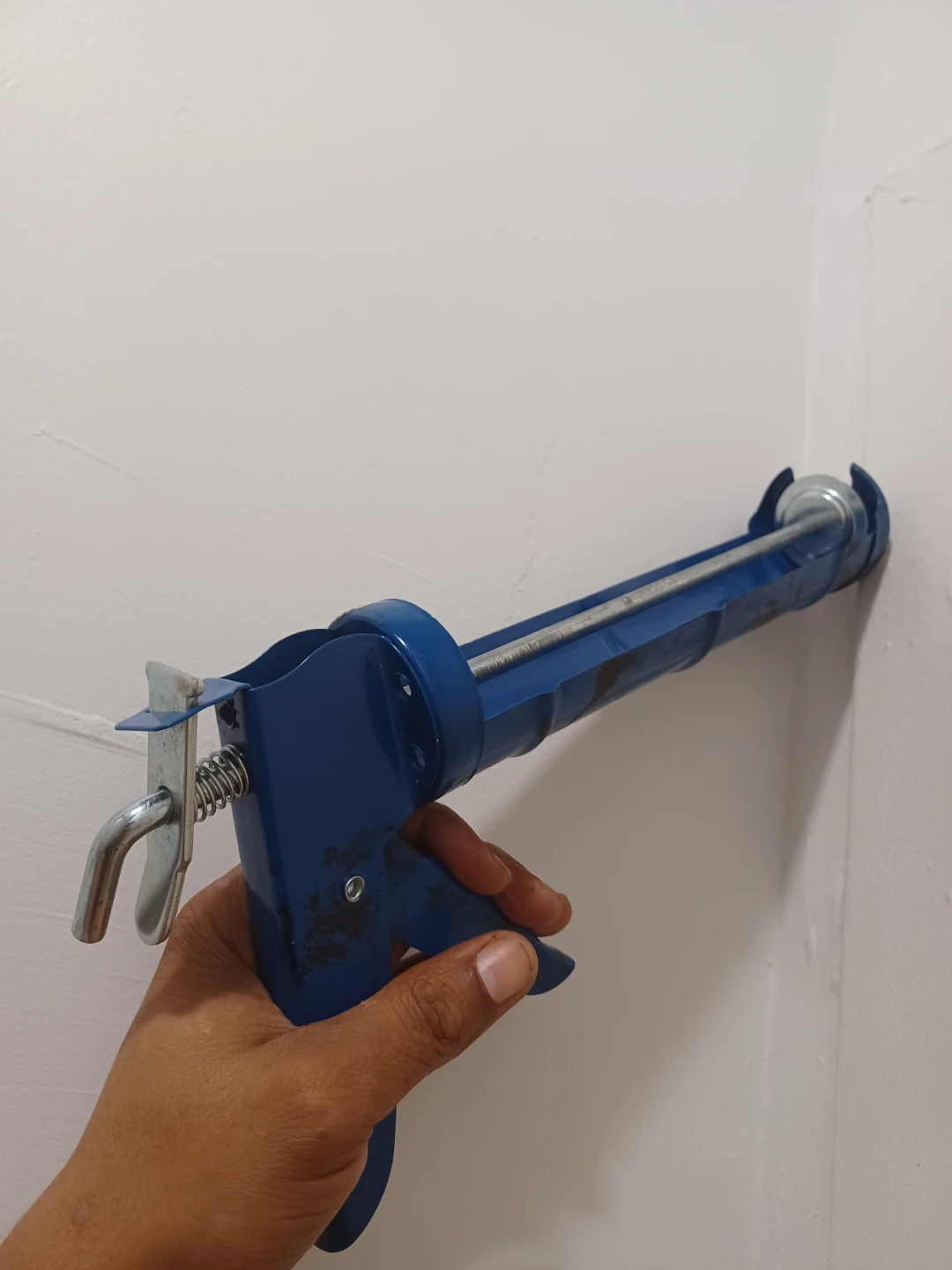 Caulking gun