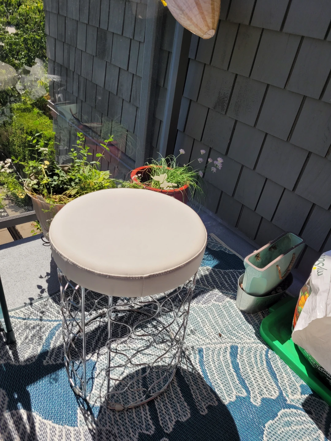 White Padded Stool with Wire Base - photo 4