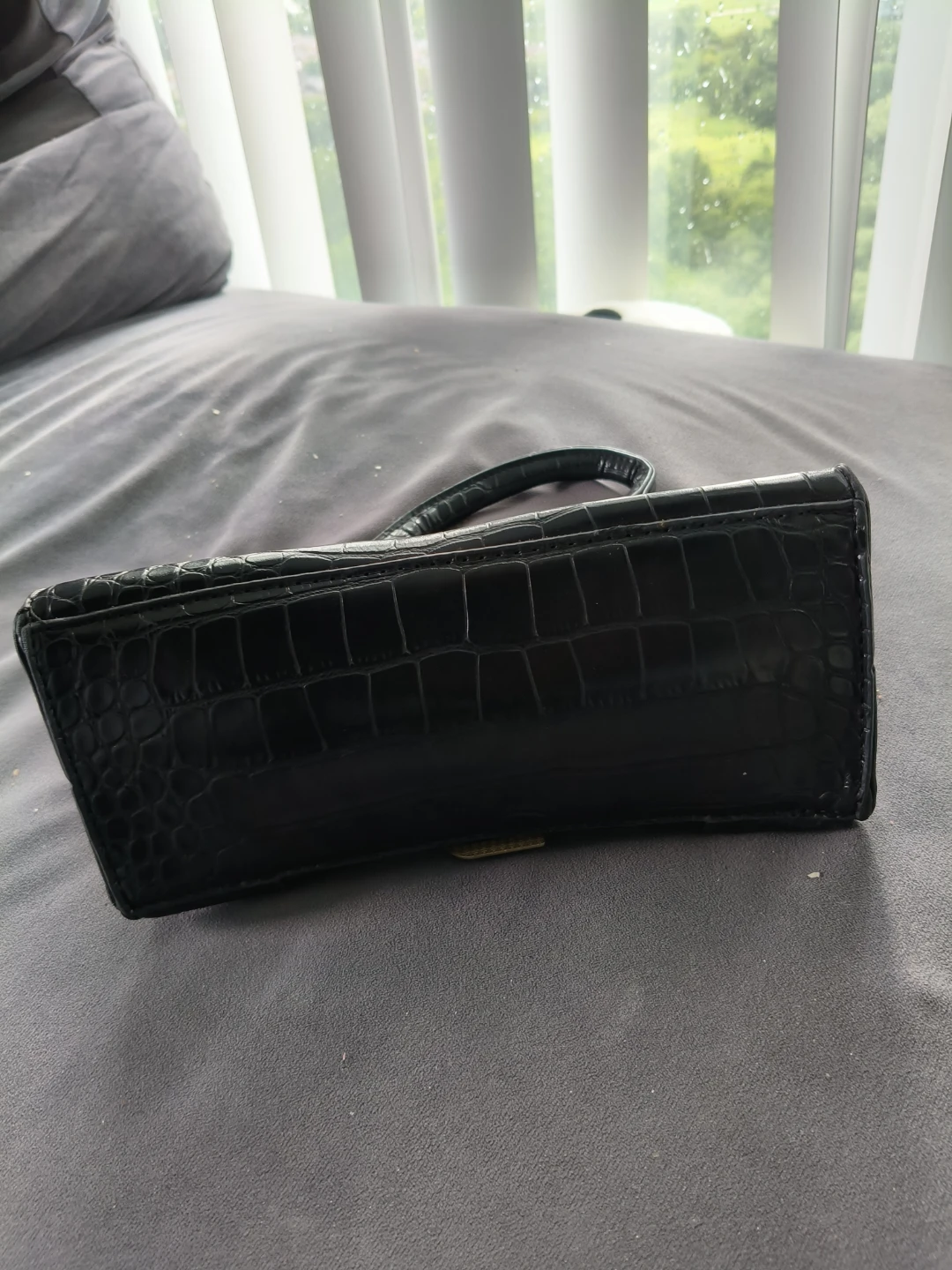 Black Crocodile-embossed Handbag with Gold B Logo - photo 3