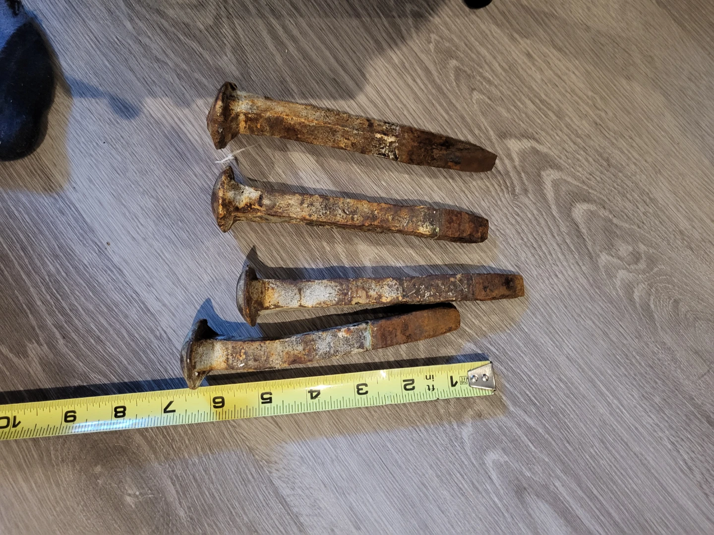 Set of 4 Antique Railroad Spikes - photo 2