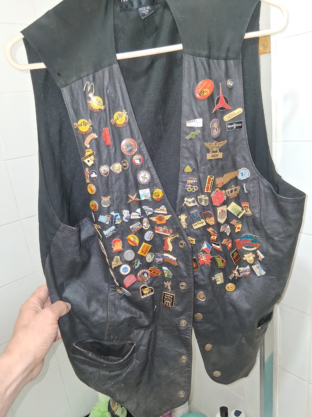 Wilson The Leather Experts Black Vest with Pins - photo 2