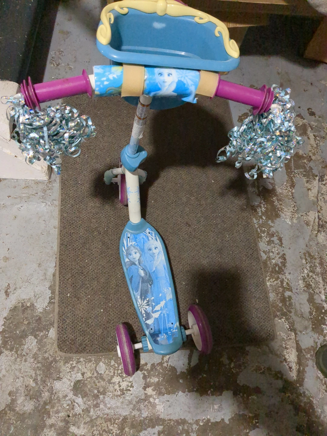 Frozen 3-Wheel Scooter with Basket