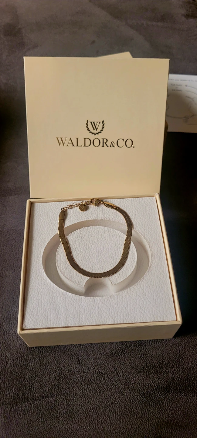 Waldor & Co. Delight 32 Gold Watch - photo 2