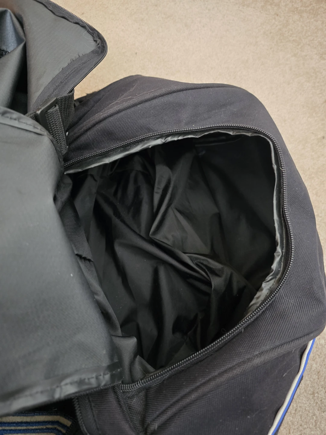 Umbro Black Duffle Bag - photo 3