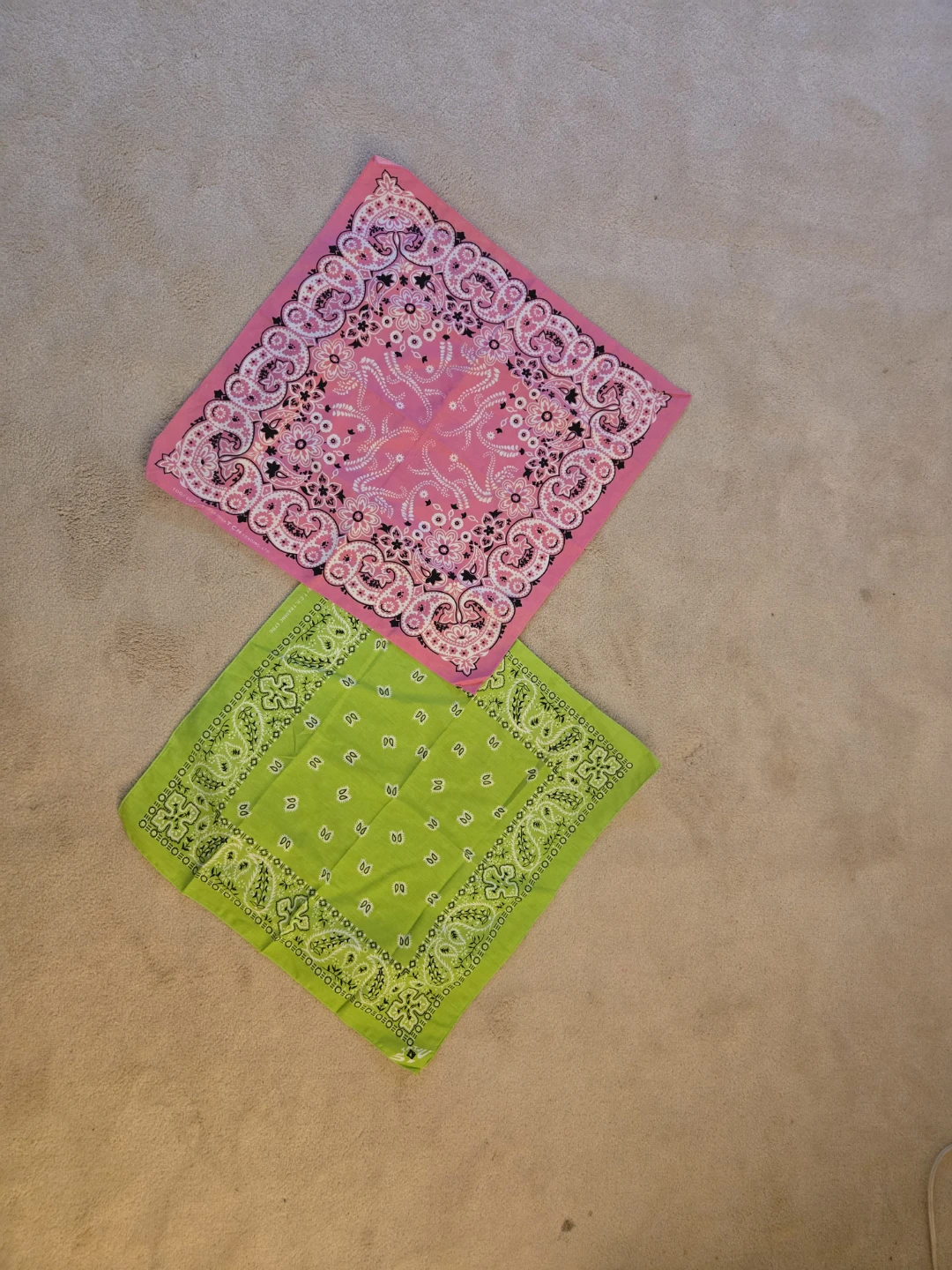 100% Cotton Bandanas. $10 for 4. - photo 3