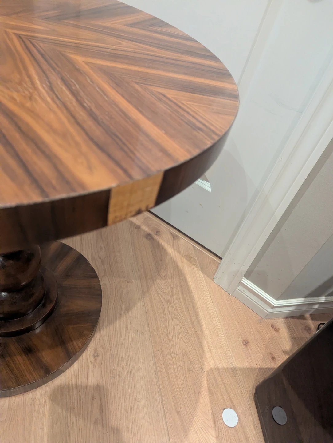 Beautiful solid blood decorative base with sunburst veneer top - photo 5
