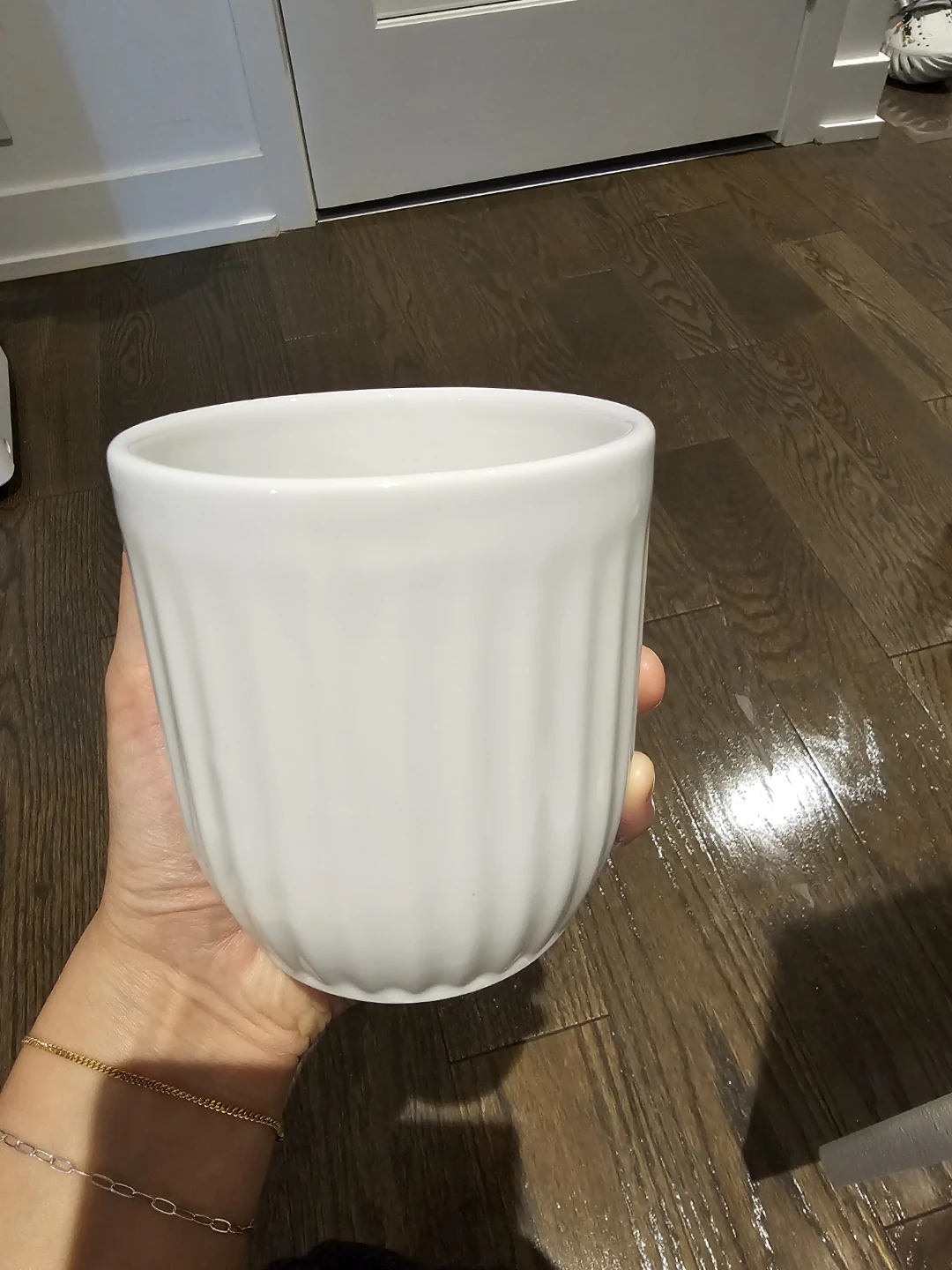White Fluted Plant Pot with Green Plant artificial new - photo 4