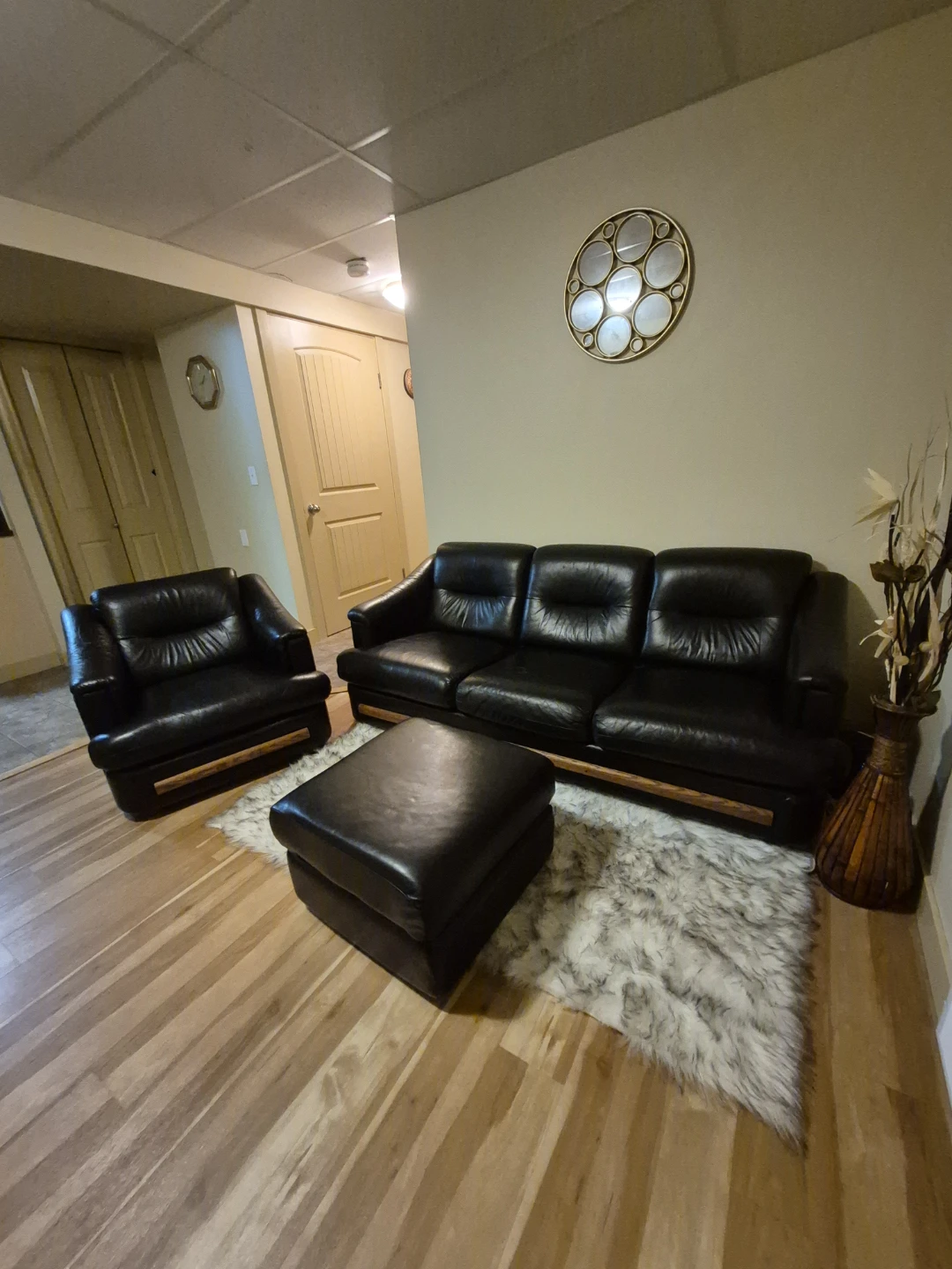 Set of 3 seater Leather couch + single couch + ottoman - photo 3