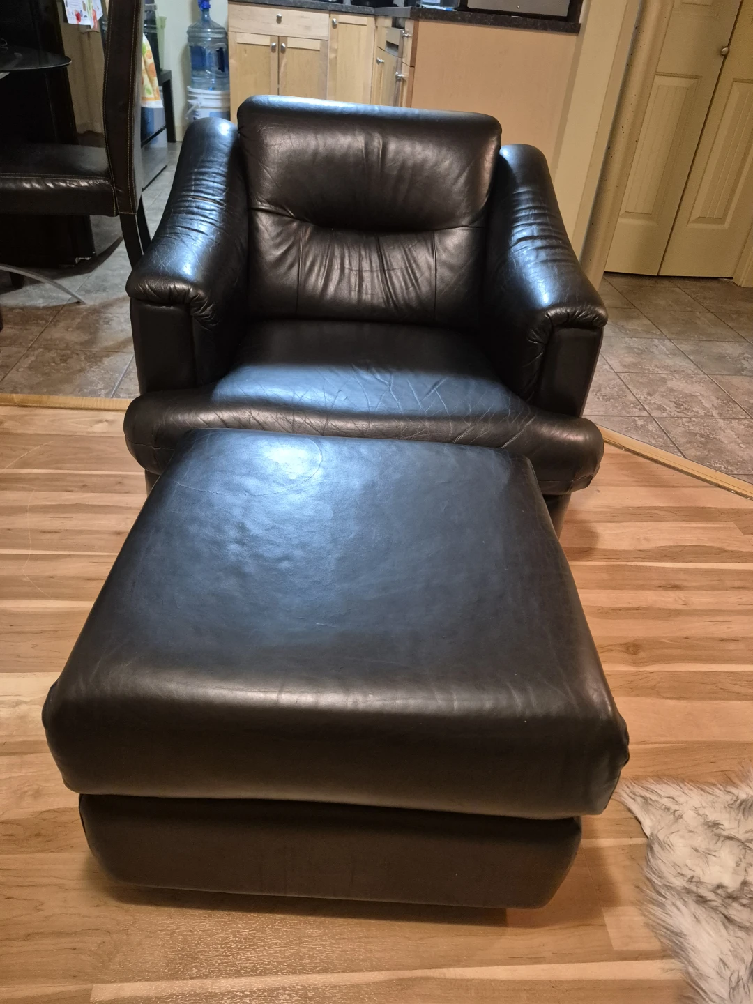 Set of 3 seater Leather couch + single couch + ottoman - photo 4