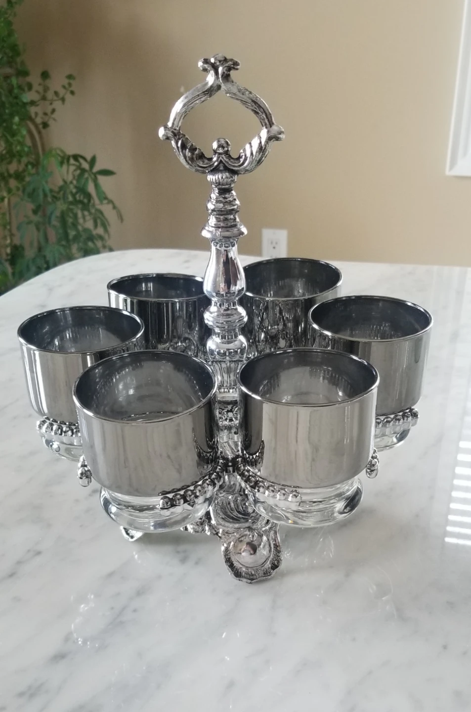 Silver Coloured 6-Cup Caddy Stand