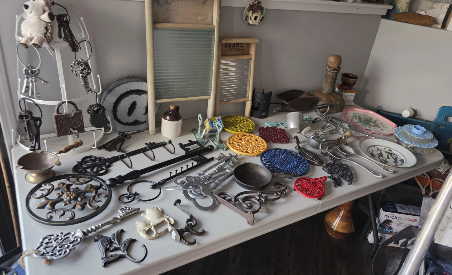 Assorted Vintage Kitchenware and Decor Items