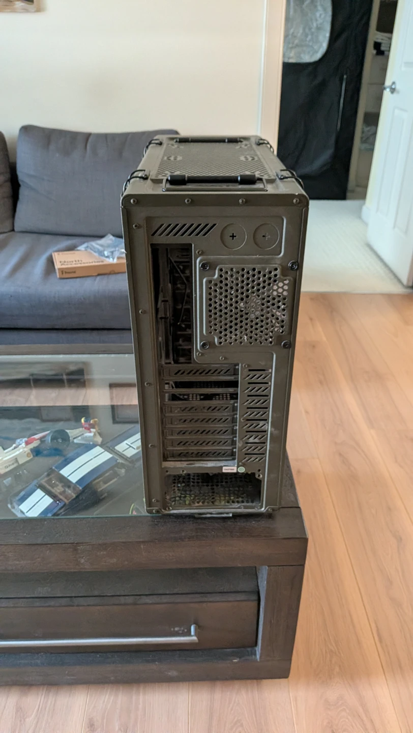 Corsair C70 PC case military green - photo 4