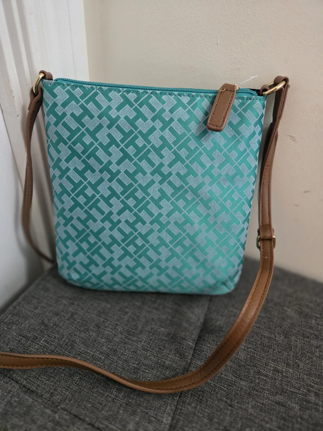 BNWT: Tommy Hilfiger Crossbody Bag - photo 4