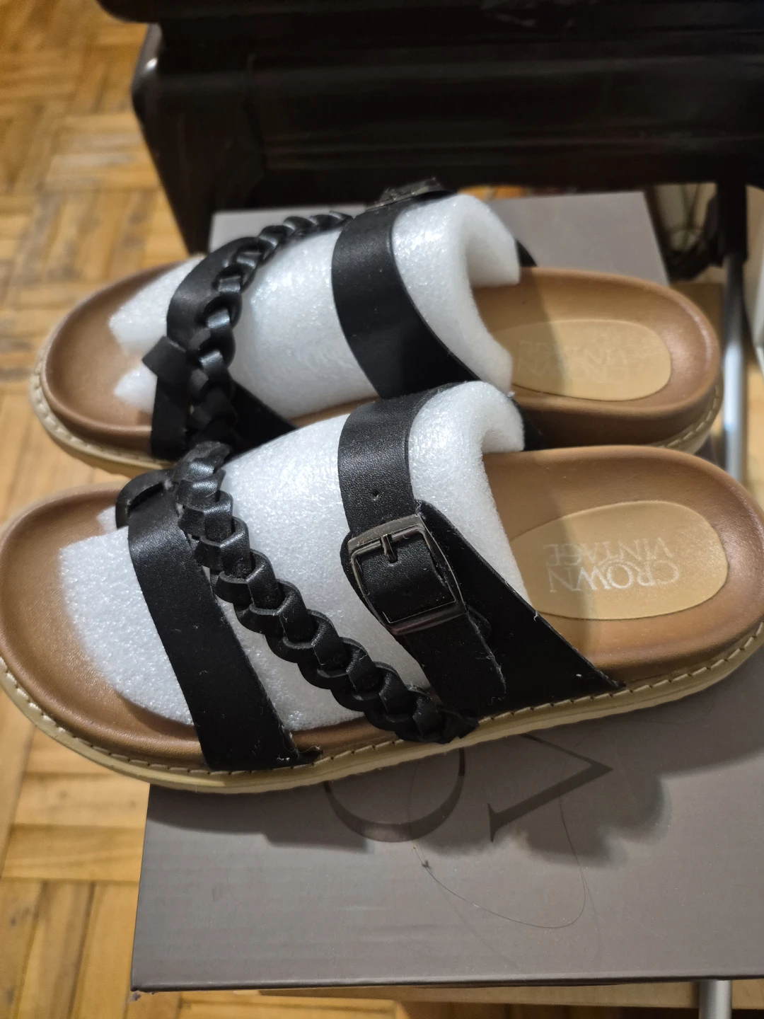 BNIB)Crown Vintage Size 7 Black Braided Strap Sandals - photo 5