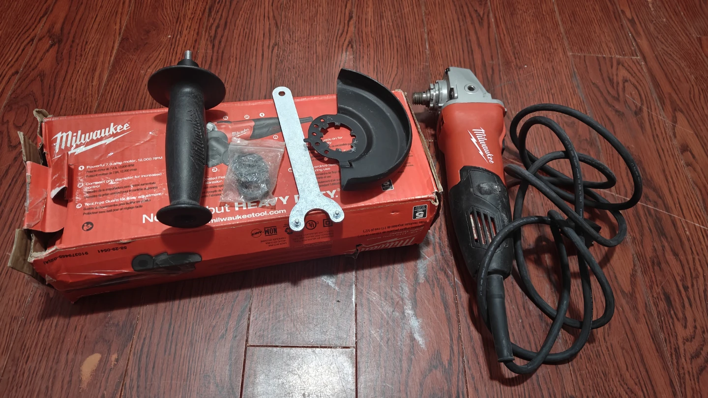 Milwaukee 4-1/2" Angle Grinder - photo 3