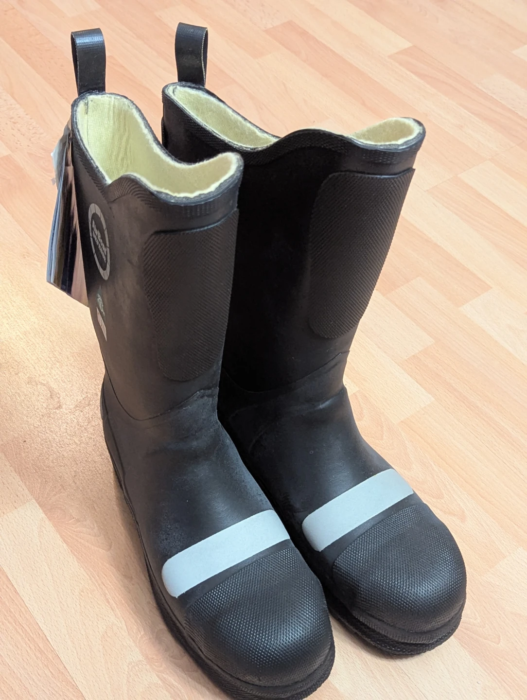 *MENS SIZE 9 -  NEW AIRBOSS medium width steel toe rubber boots - photo 3