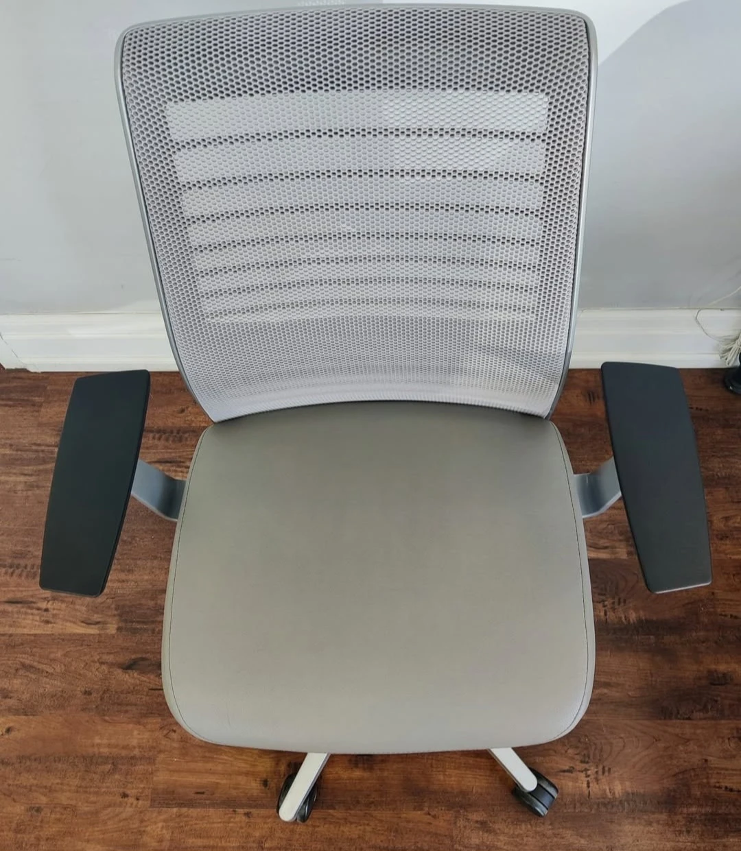 USED* Steelcase Think V2 - photo 2