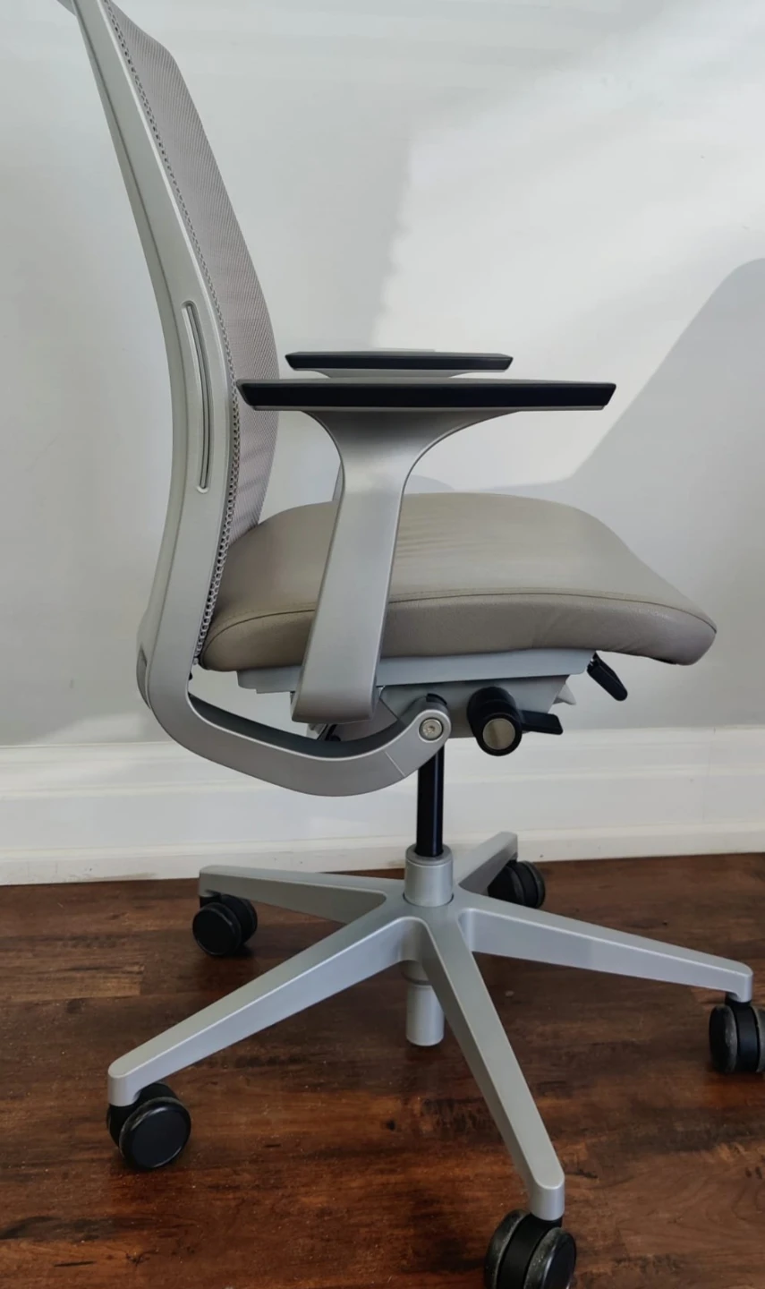 USED* Steelcase Think V2 - photo 3