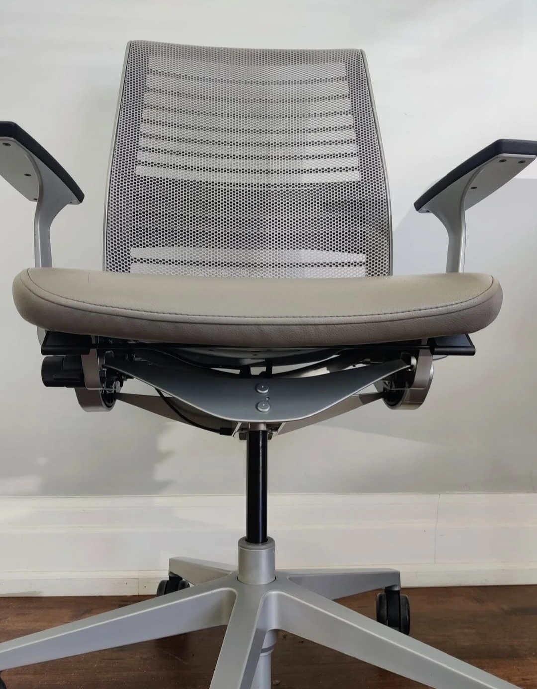 USED* Steelcase Think V2 - photo 5