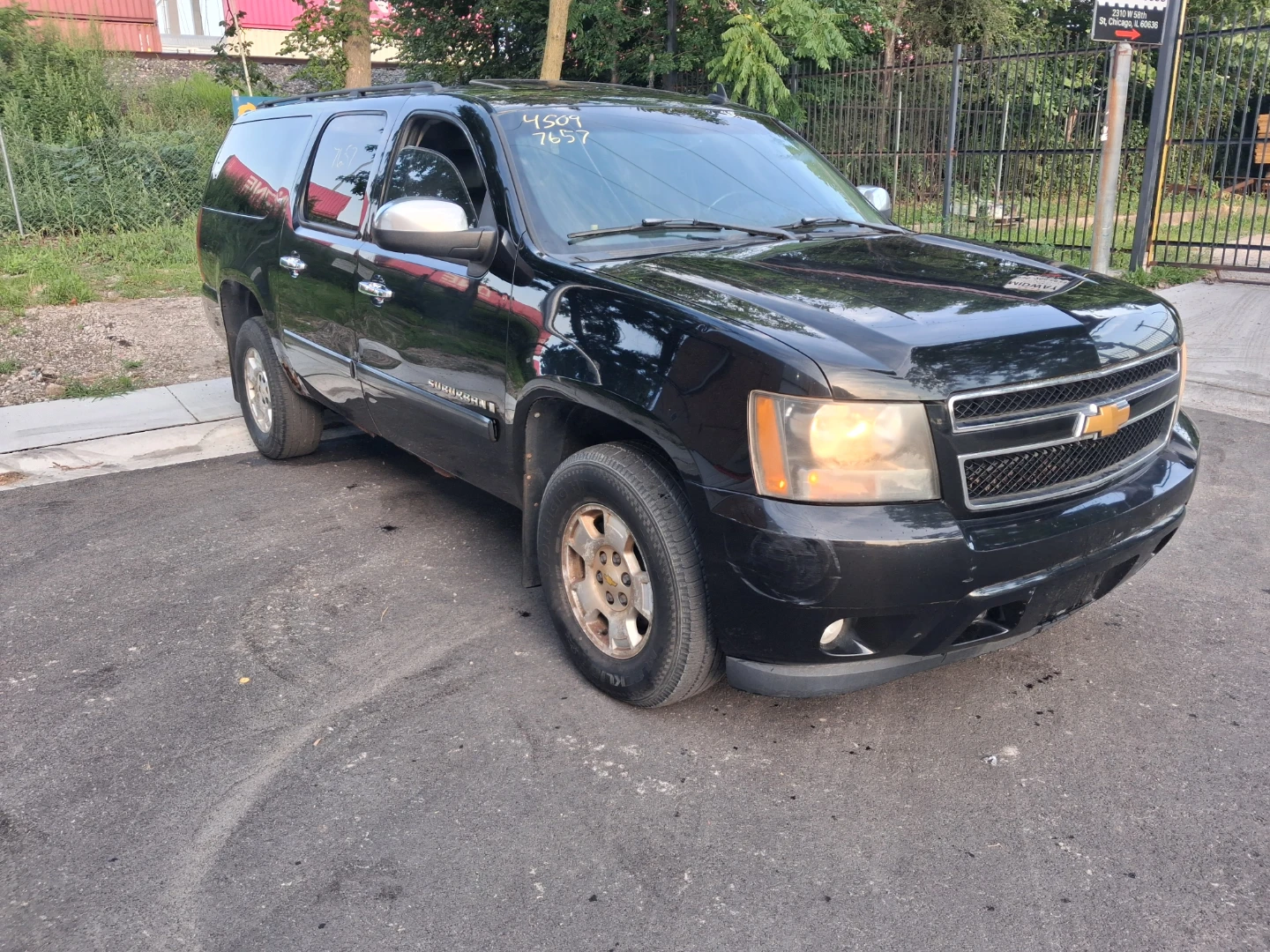 Chevrolet suburban - photo 2